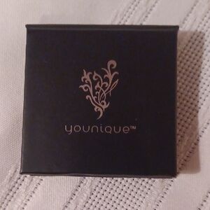 NWT Younique Moodstruck Pressed Eyeshadow-Astute